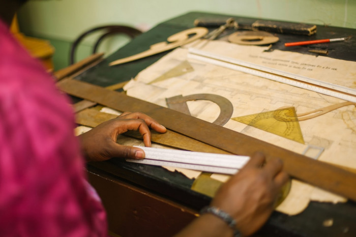 İngilizcede "On Your Left" Ne Demek?